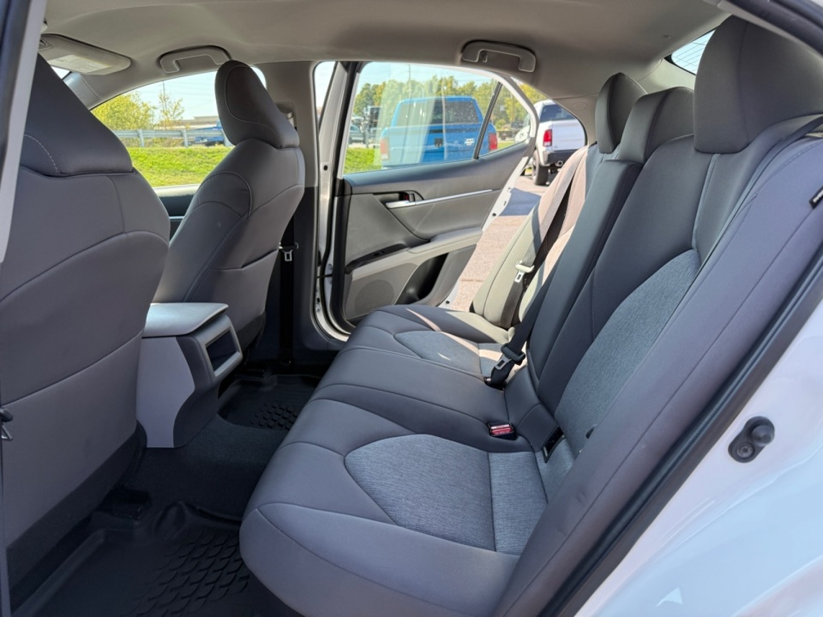 2022 Toyota Camry LE Hybrid, 38934, Photo