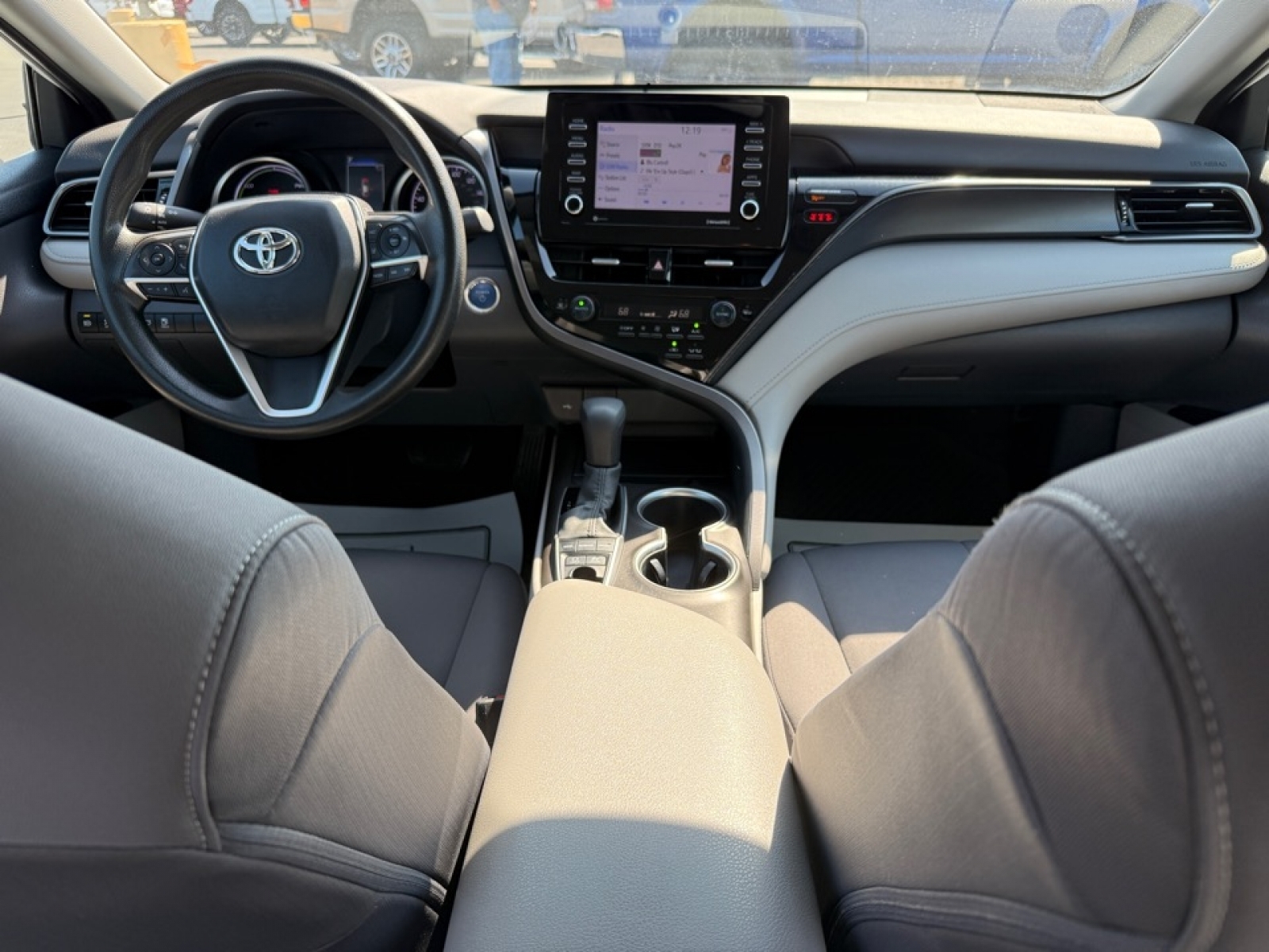 2022 Toyota Camry LE Hybrid, 38934, Photo