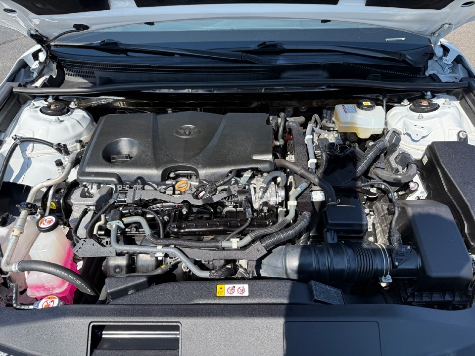 2022 Toyota Camry LE Hybrid, 38934, Photo