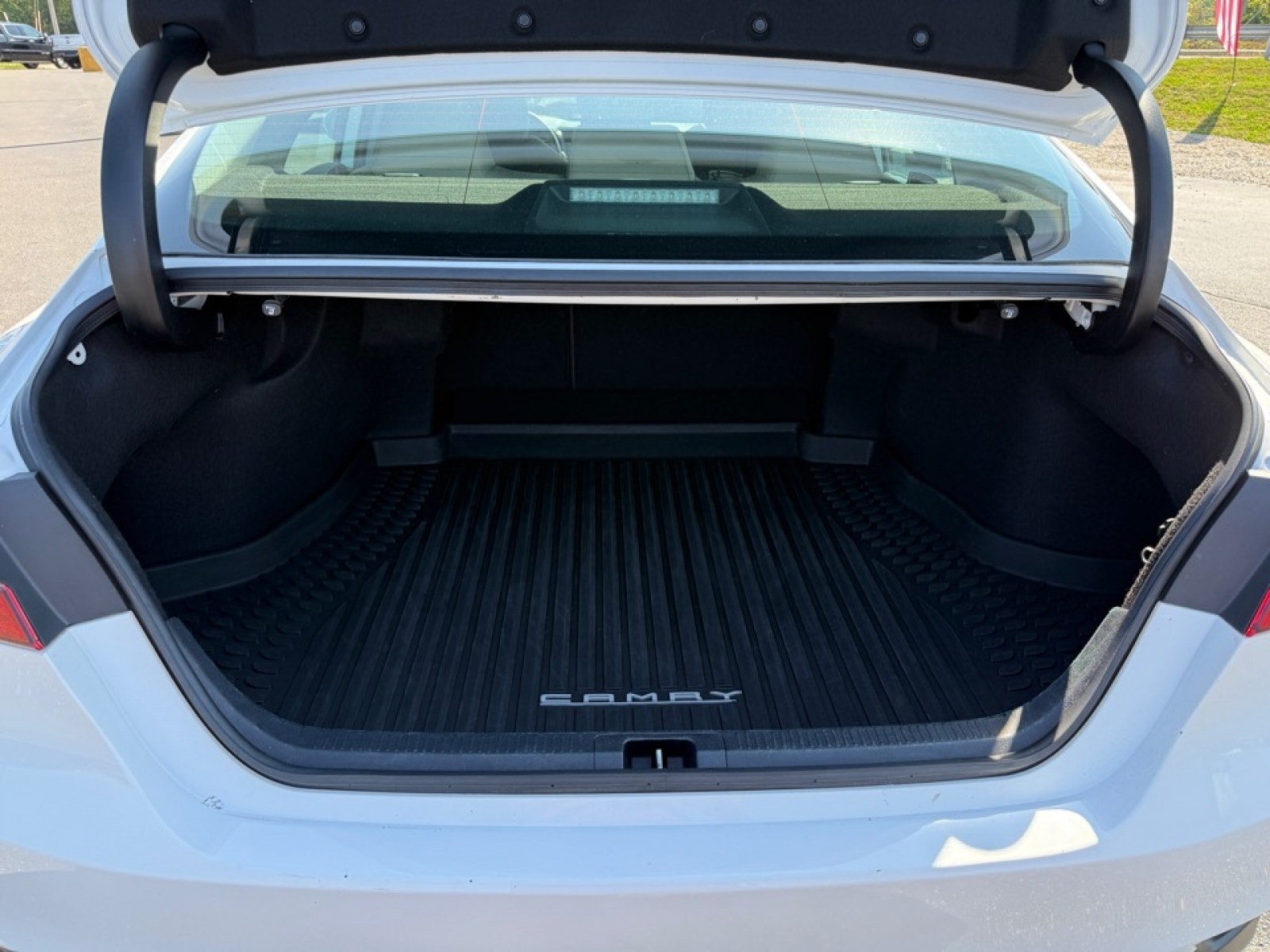 2022 Toyota Camry LE Hybrid, 38934, Photo