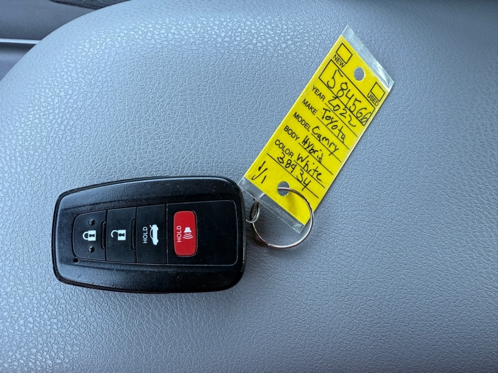 2022 Toyota Camry LE Hybrid, 38934, Photo