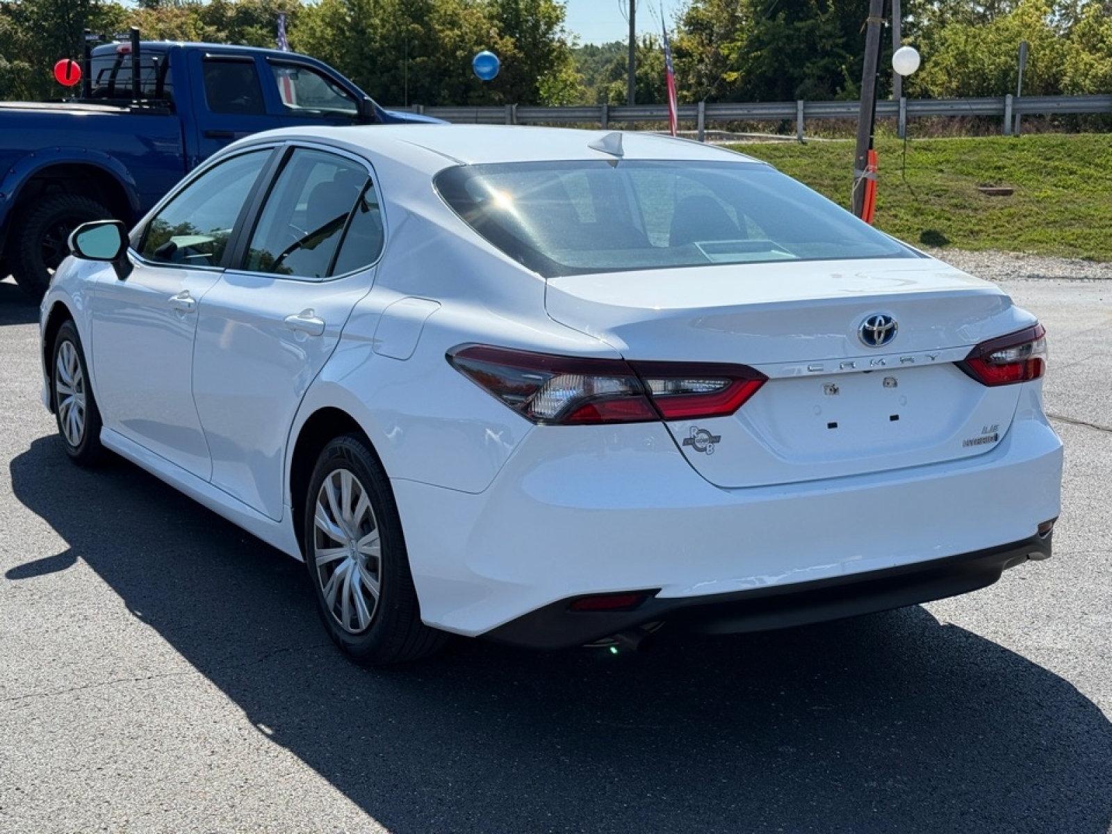 2022 Toyota Camry LE Hybrid, 38934, Photo
