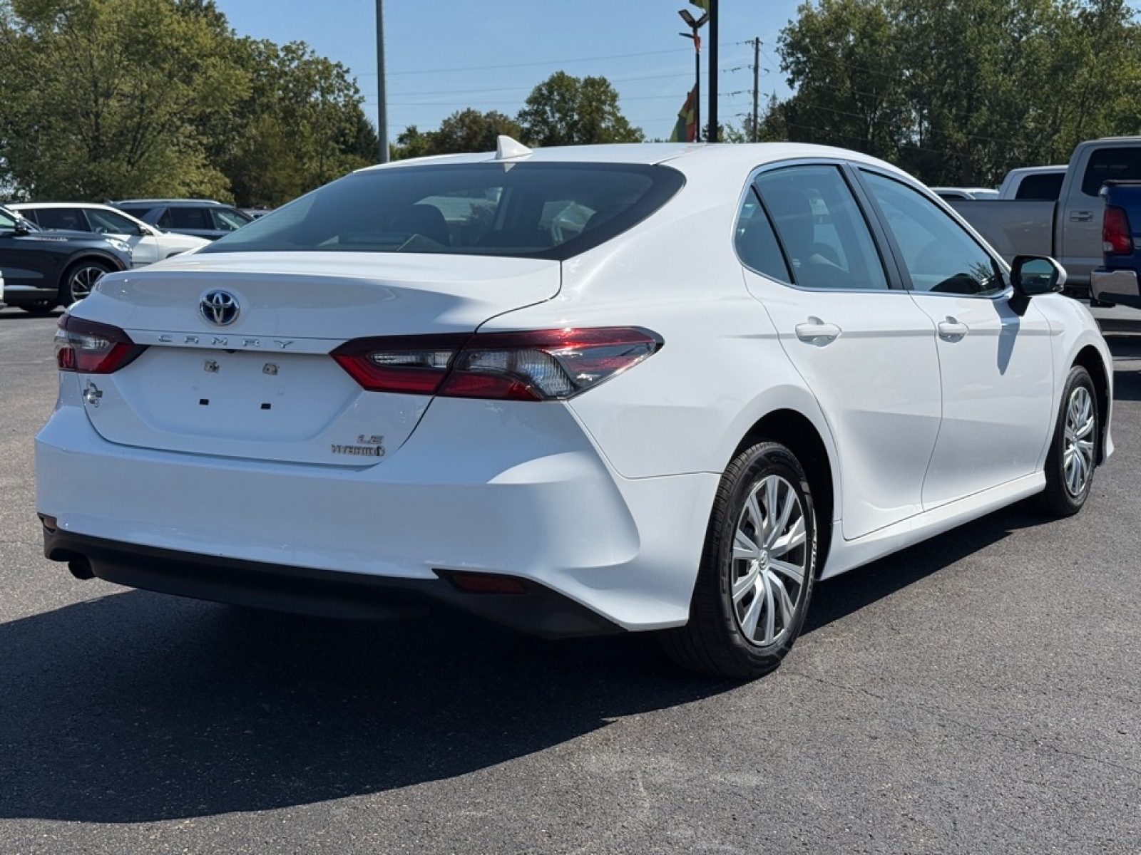 2022 Toyota Camry LE Hybrid, 38934, Photo