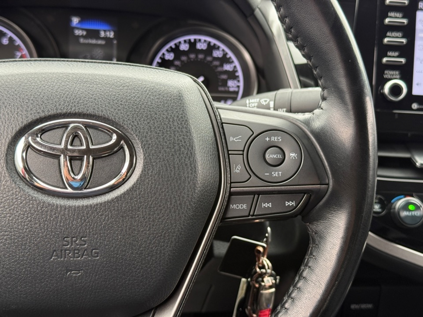 2022 Toyota Camry SE, 39033A, Photo