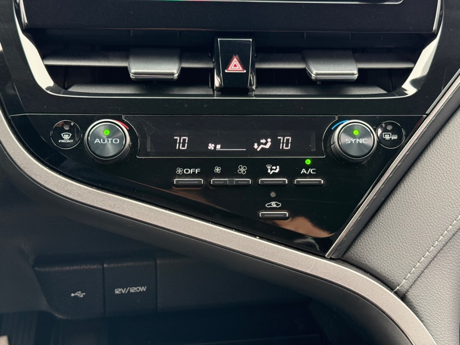 2022 Toyota Camry SE, 39033A, Photo