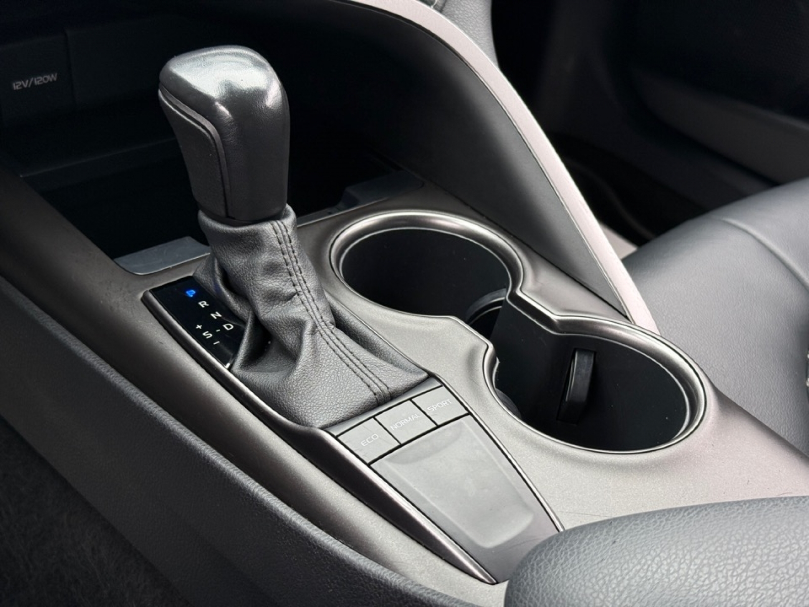 2022 Toyota Camry SE, 39033A, Photo