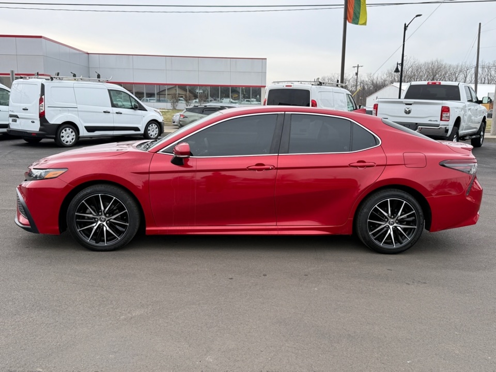 2022 Toyota Camry SE, 39033A, Photo