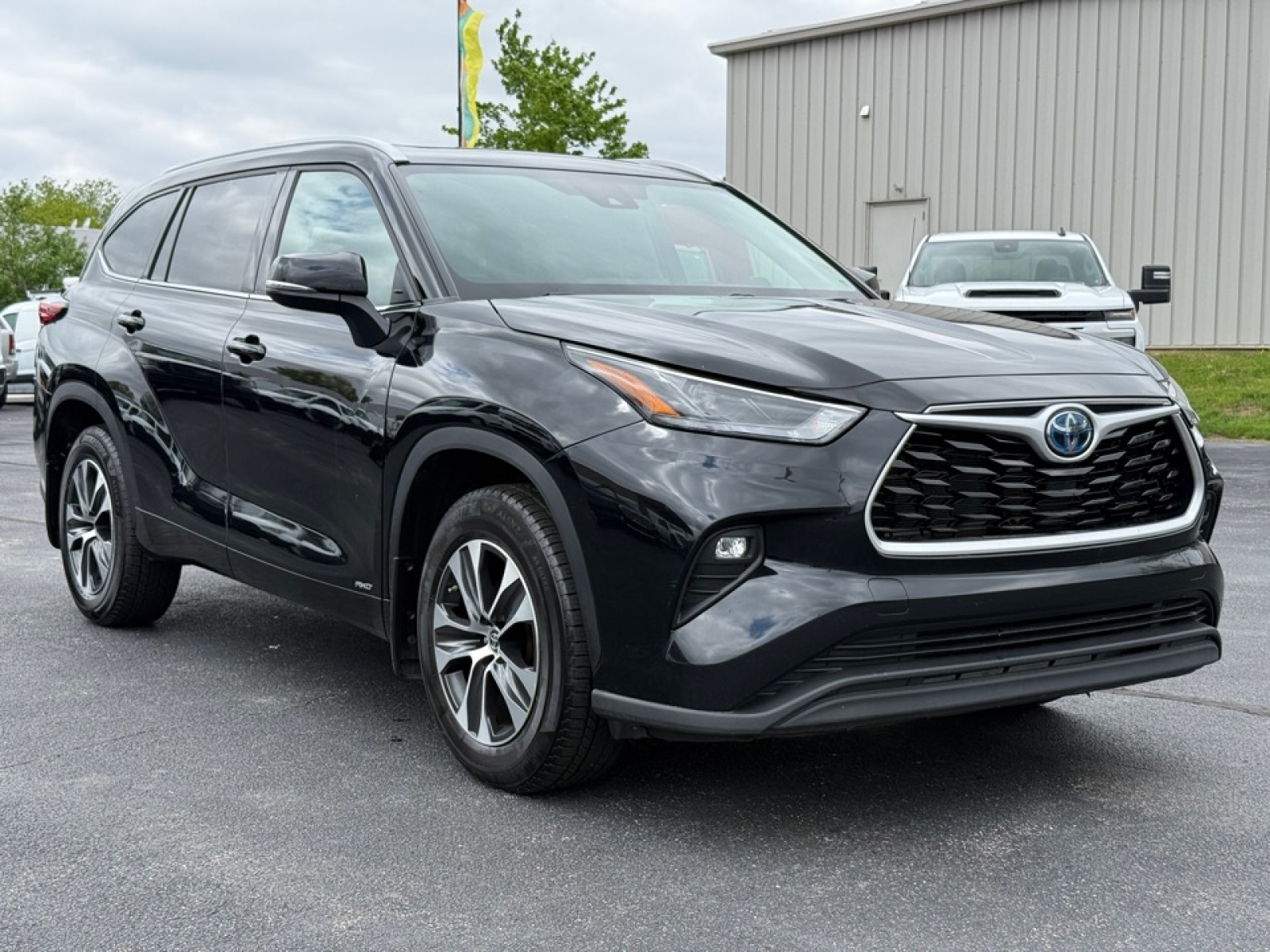 2022 Toyota Highlander Hybrid XLE, 39852, Photo