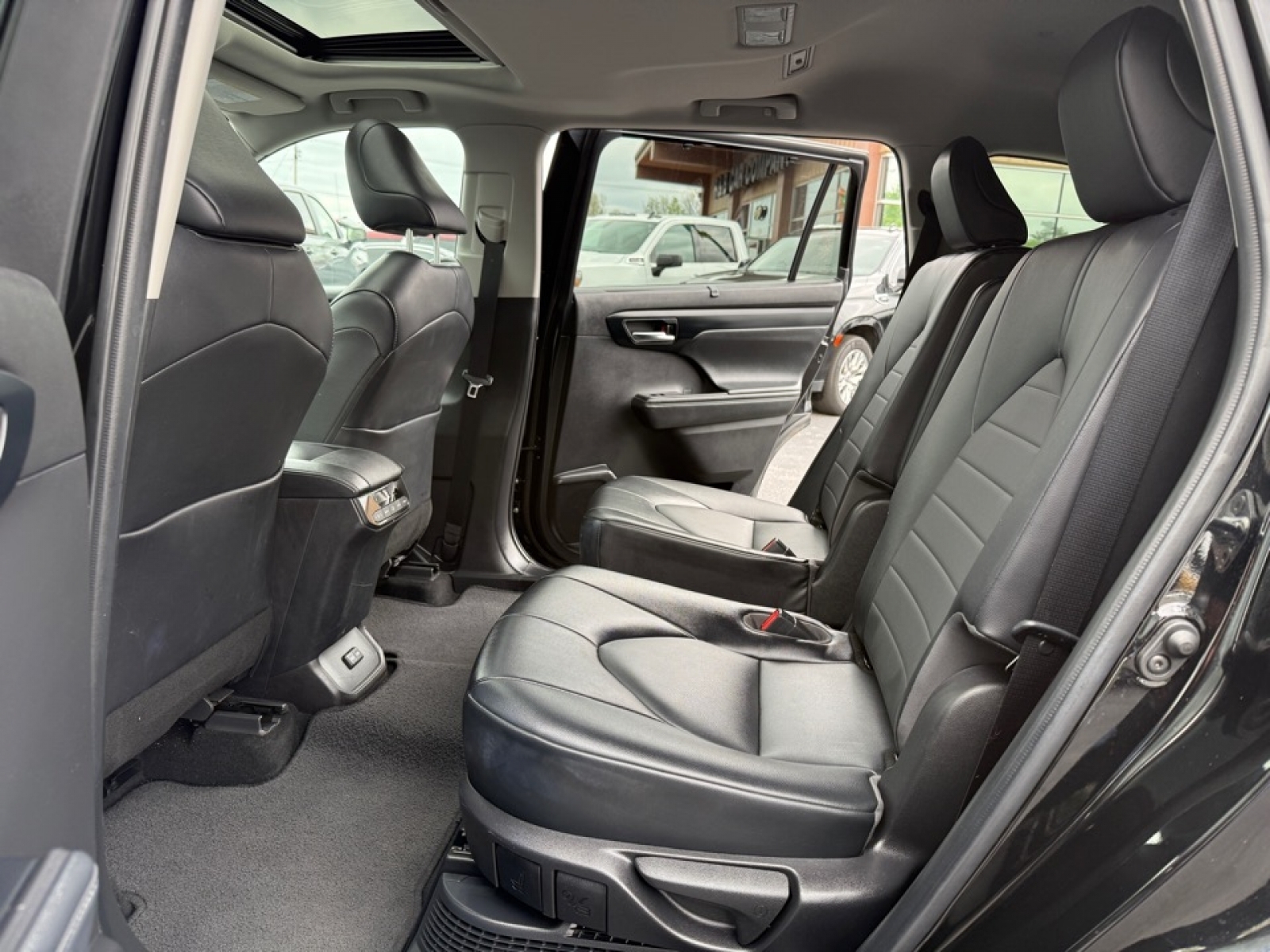 2022 Toyota Highlander Hybrid XLE, 39852, Photo