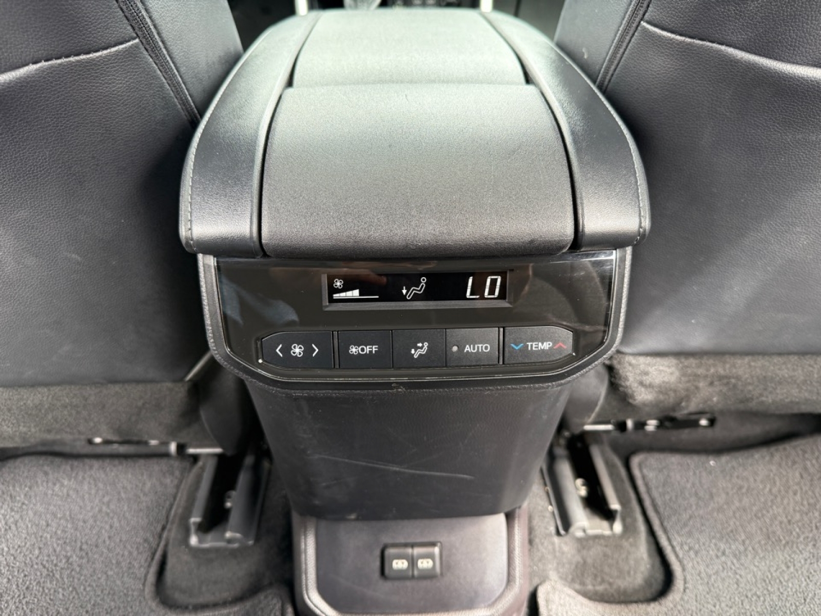 2022 Toyota Highlander Hybrid XLE, 39852, Photo
