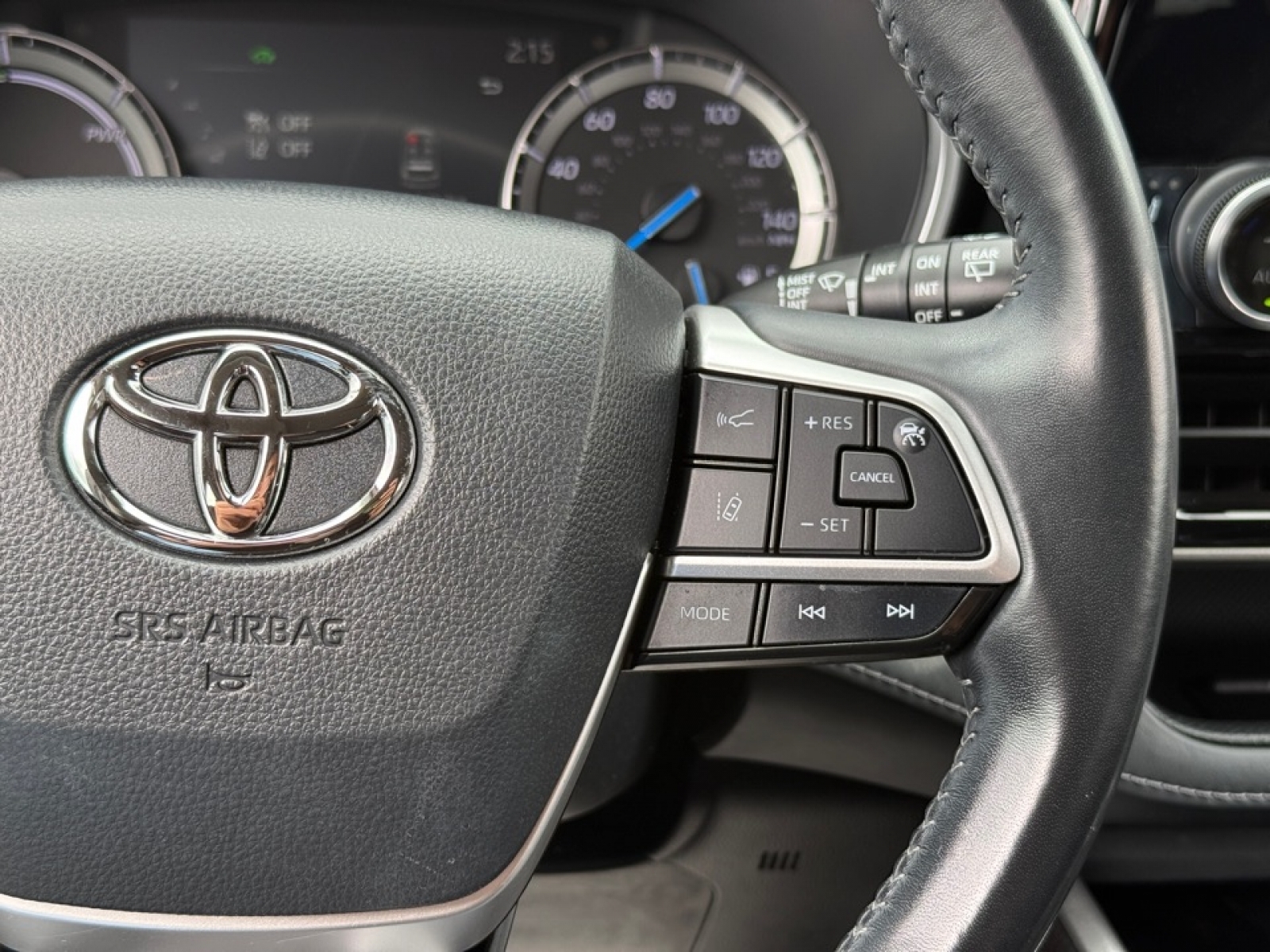 2022 Toyota Highlander Hybrid XLE, 39852, Photo