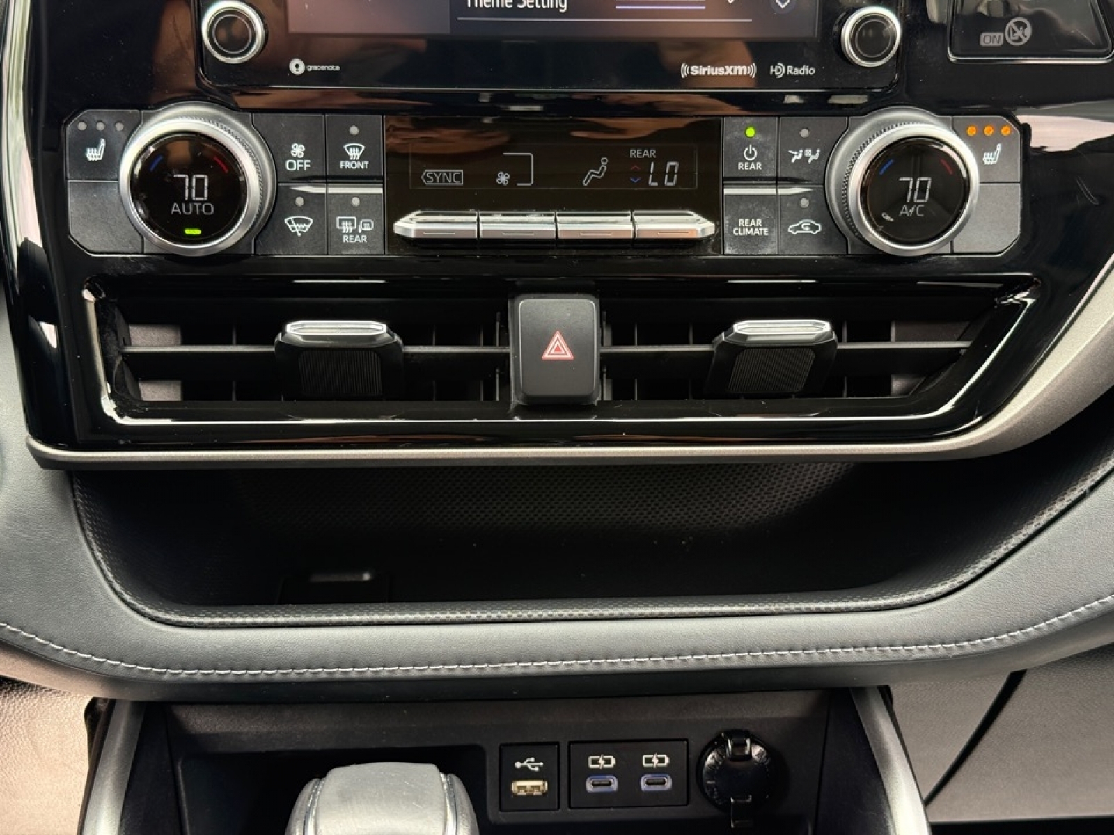 2022 Toyota Highlander Hybrid XLE, 39852, Photo