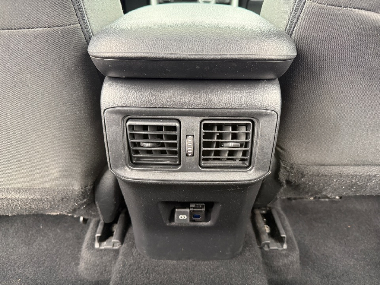 2022 Toyota RAV4 Hybrid XLE, 39164, Photo