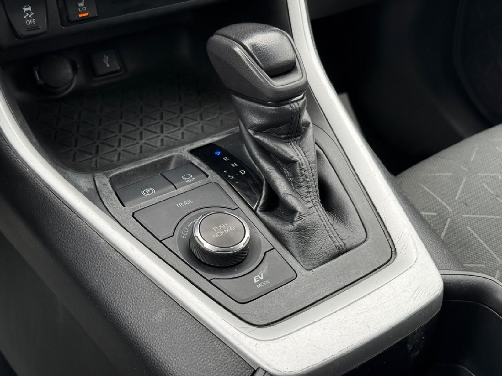 2022 Toyota RAV4 Hybrid XLE, 39164, Photo