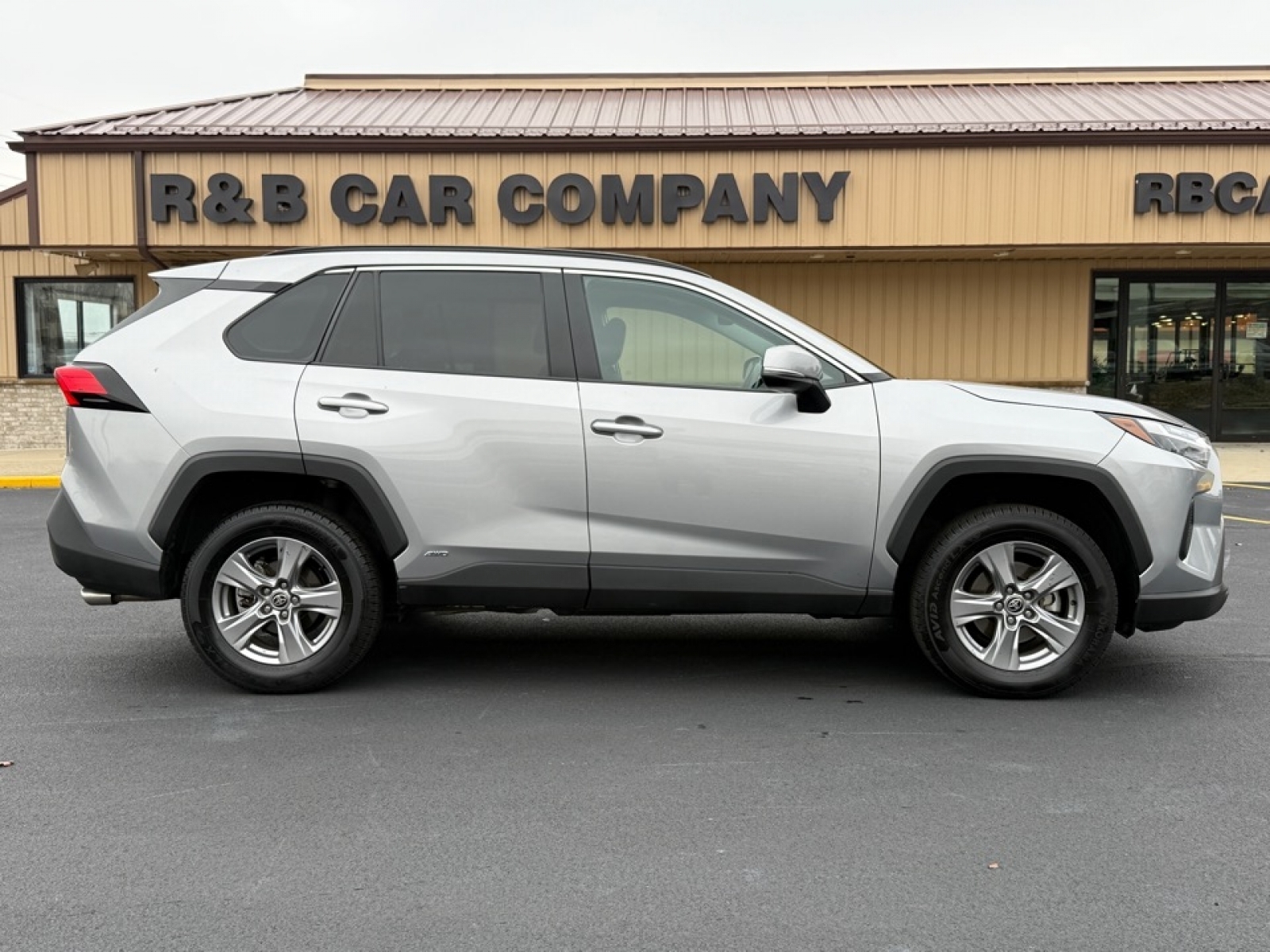 2022 Toyota RAV4 Hybrid XLE, 39196, Photo