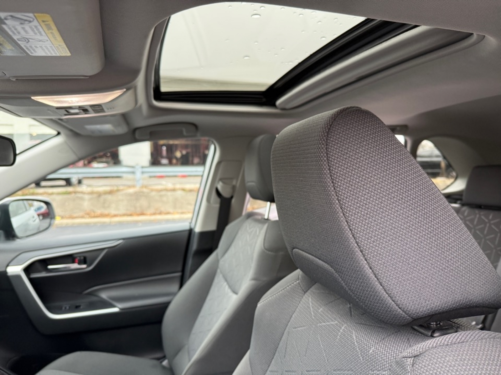 2022 Toyota RAV4 Hybrid XLE, 39196, Photo