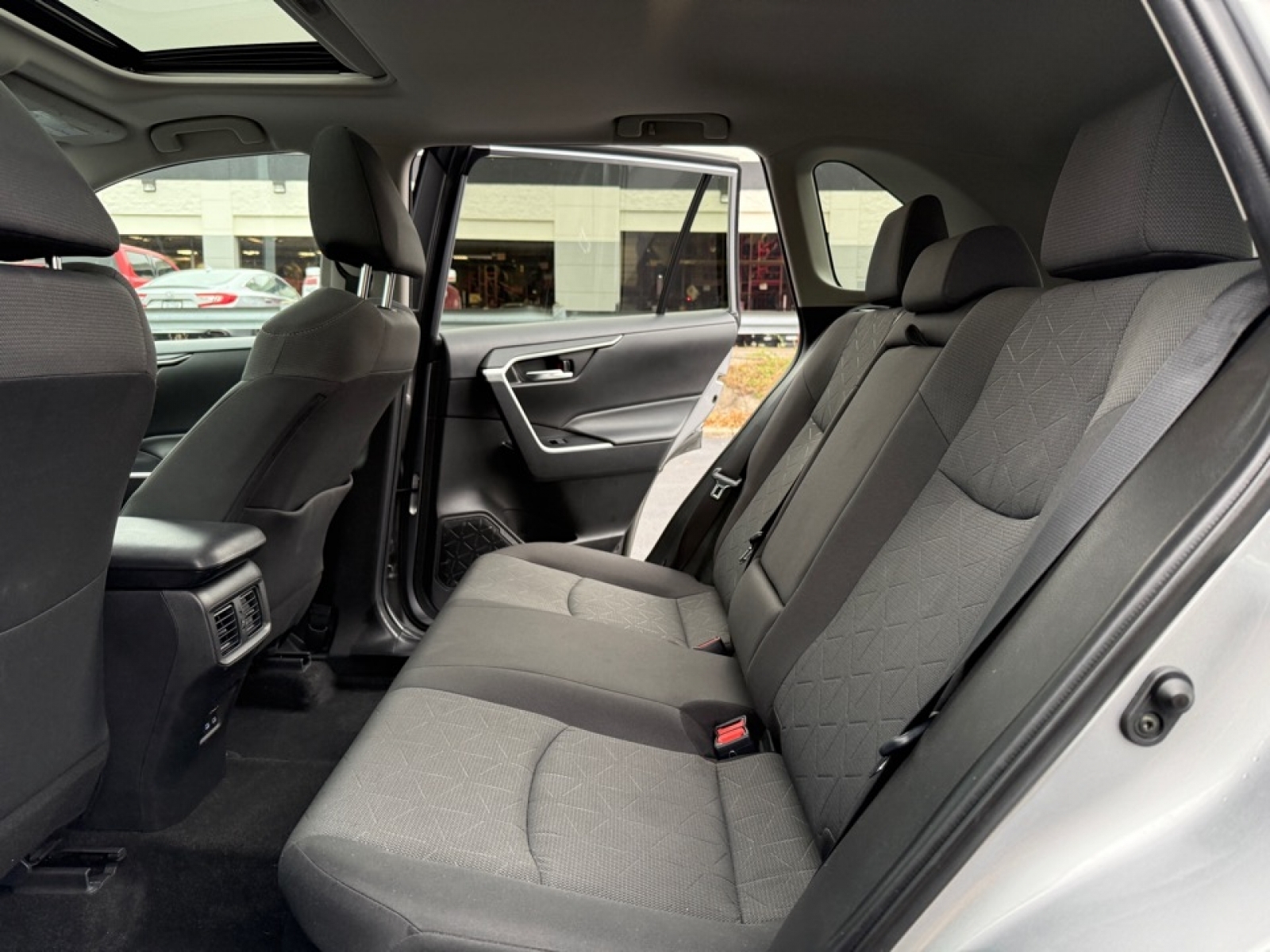 2022 Toyota RAV4 Hybrid XLE, 39196, Photo