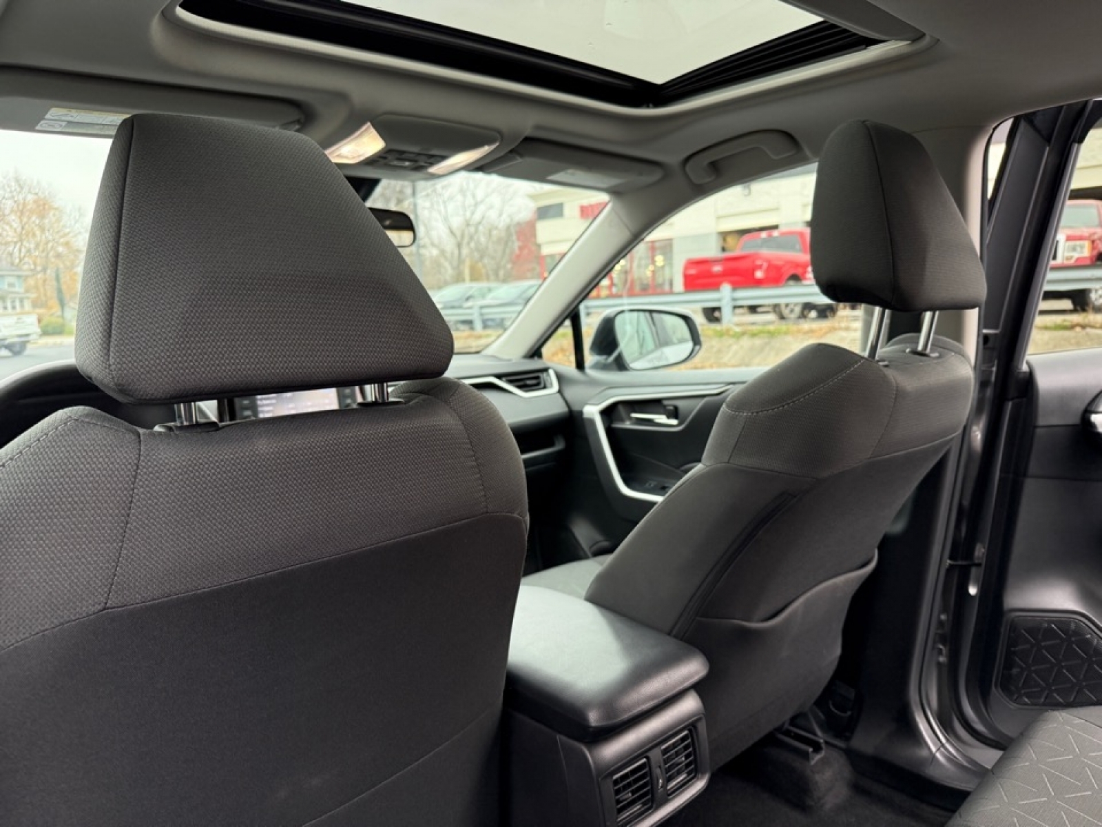 2022 Toyota RAV4 Hybrid XLE, 39196, Photo