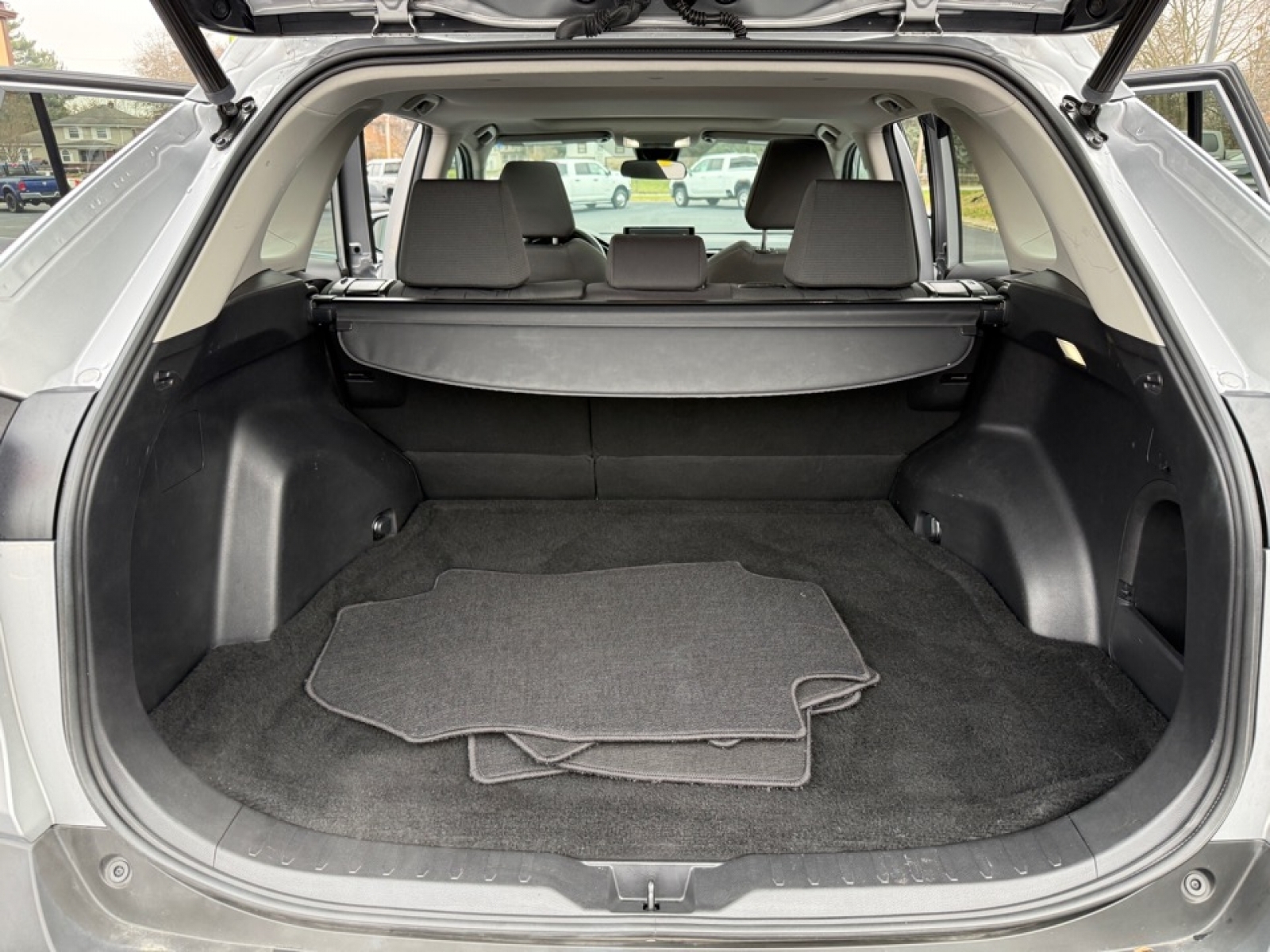 2022 Toyota RAV4 Hybrid XLE, 39196, Photo