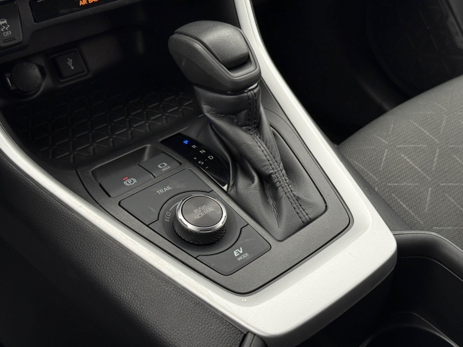 2022 Toyota RAV4 Hybrid XLE, 39196, Photo