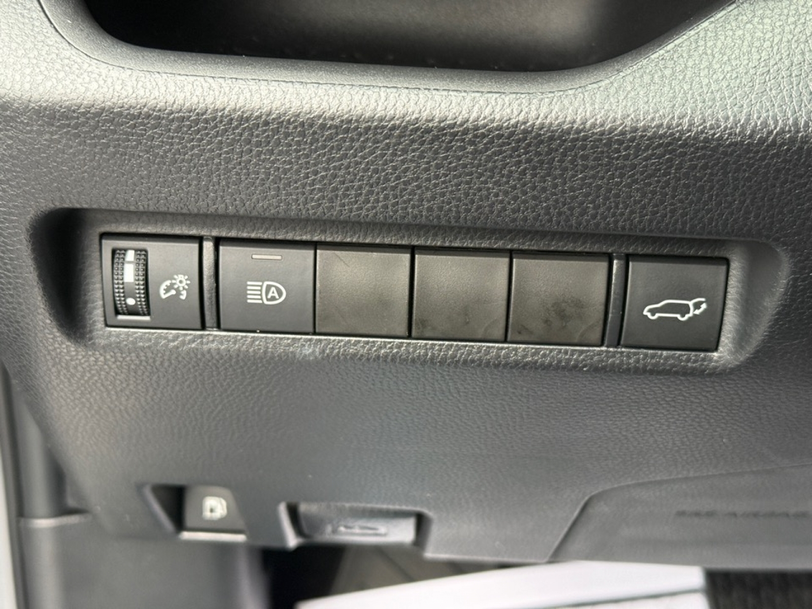 2022 Toyota RAV4 Hybrid XLE, 39196, Photo