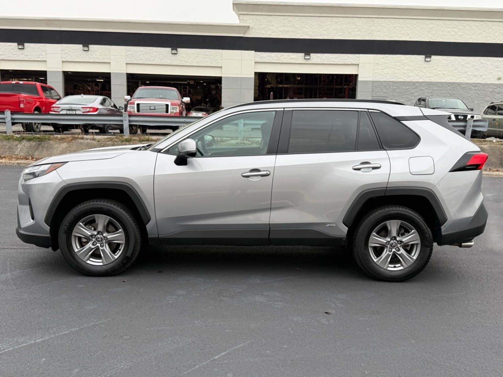 2022 Toyota RAV4 Hybrid XLE, 39196, Photo