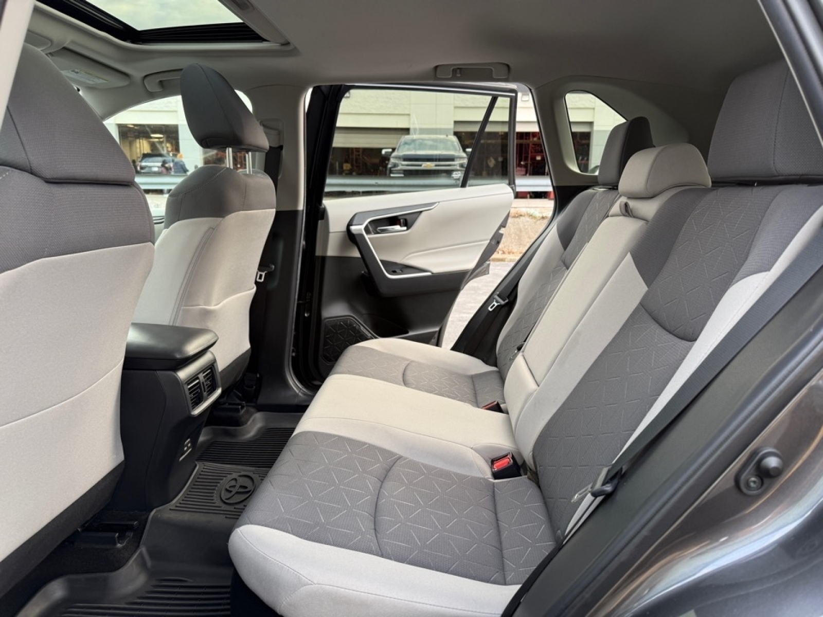 2022 Toyota RAV4 Hybrid XLE, 39332, Photo