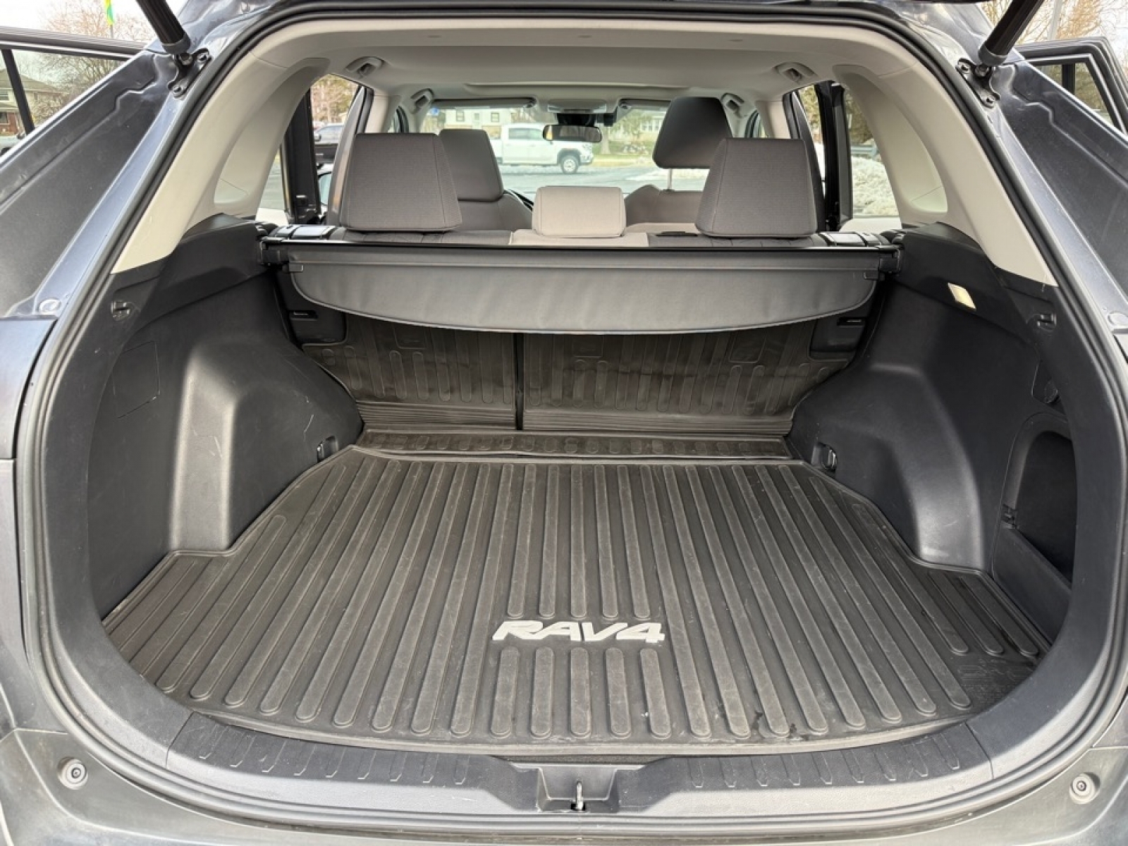 2022 Toyota RAV4 Hybrid XLE, 39332, Photo