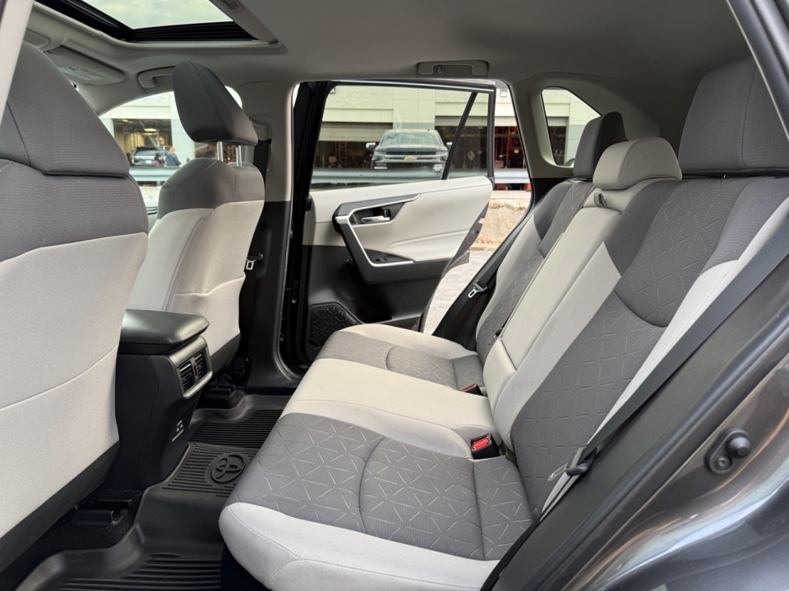 2022 Toyota RAV4 Hybrid XLE, 39332, Photo