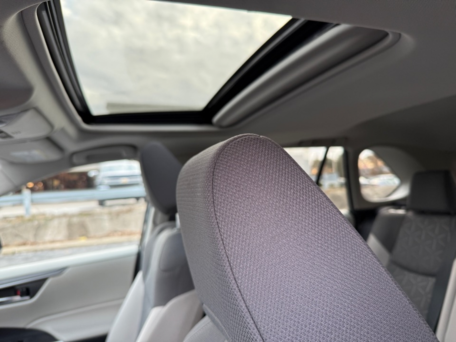 2022 Toyota RAV4 Hybrid XLE, 39332, Photo