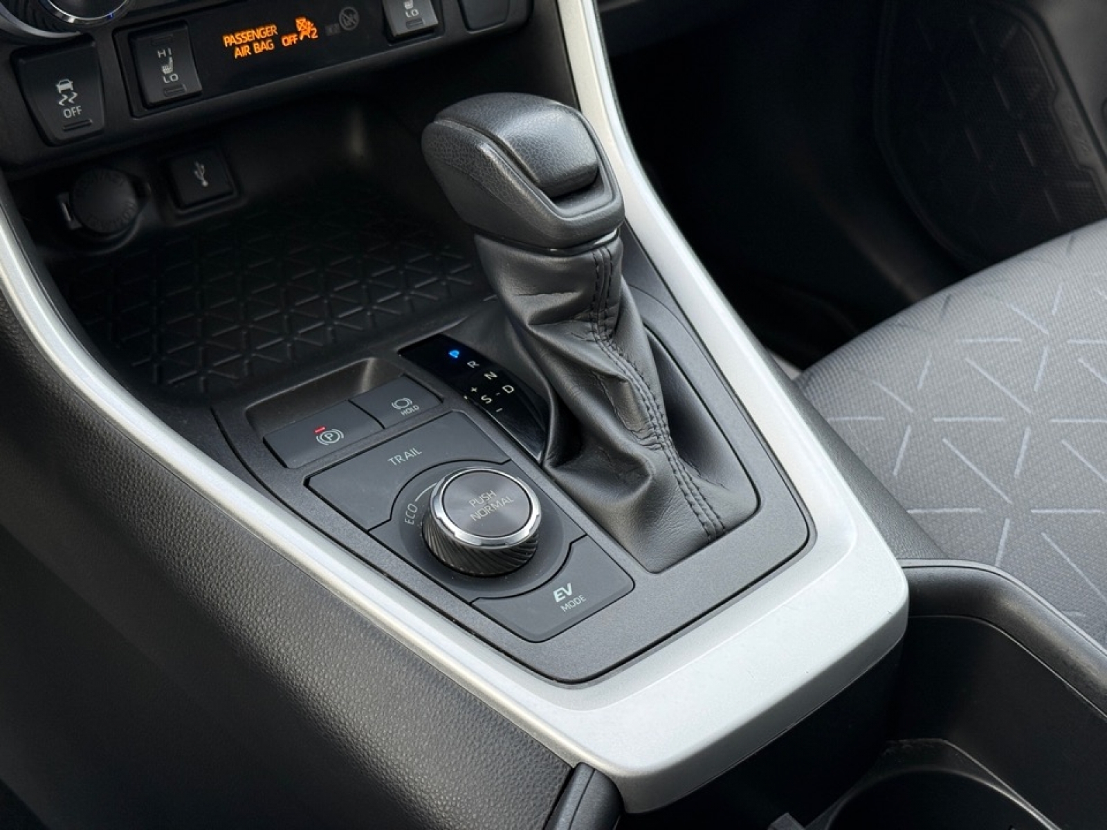 2022 Toyota RAV4 Hybrid XLE, 39332, Photo