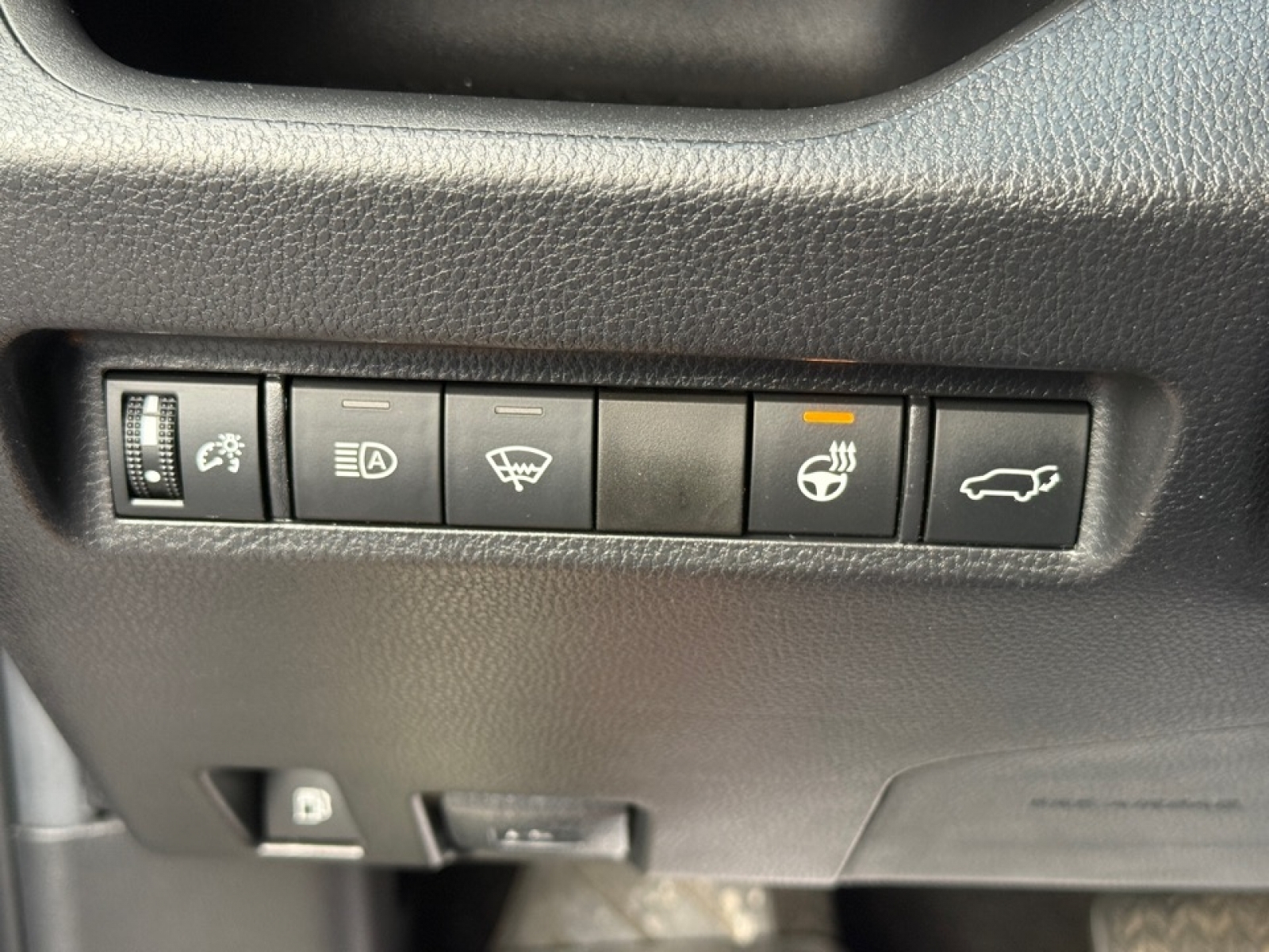 2022 Toyota RAV4 Hybrid XLE, 39332, Photo