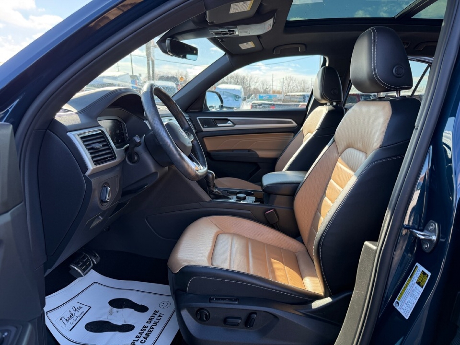 2022 Volkswagen Atlas Cross Sport 3.6L V6 SEL Premium R-Line, 39252, Photo