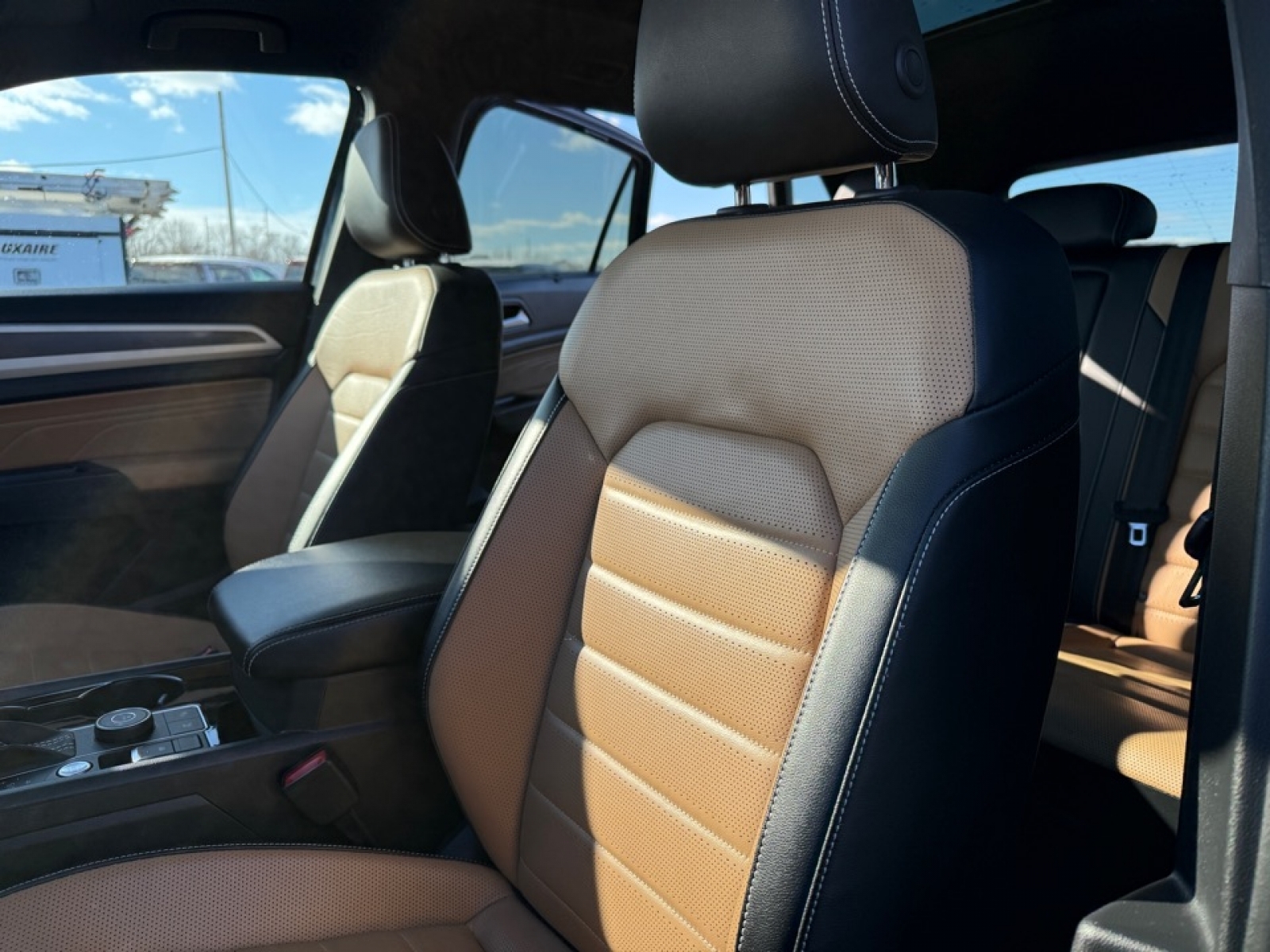 2022 Volkswagen Atlas Cross Sport 3.6L V6 SEL Premium R-Line, 39252, Photo