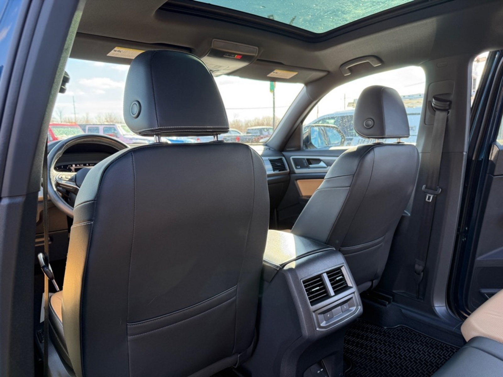 2022 Volkswagen Atlas Cross Sport 3.6L V6 SEL Premium R-Line, 39252, Photo