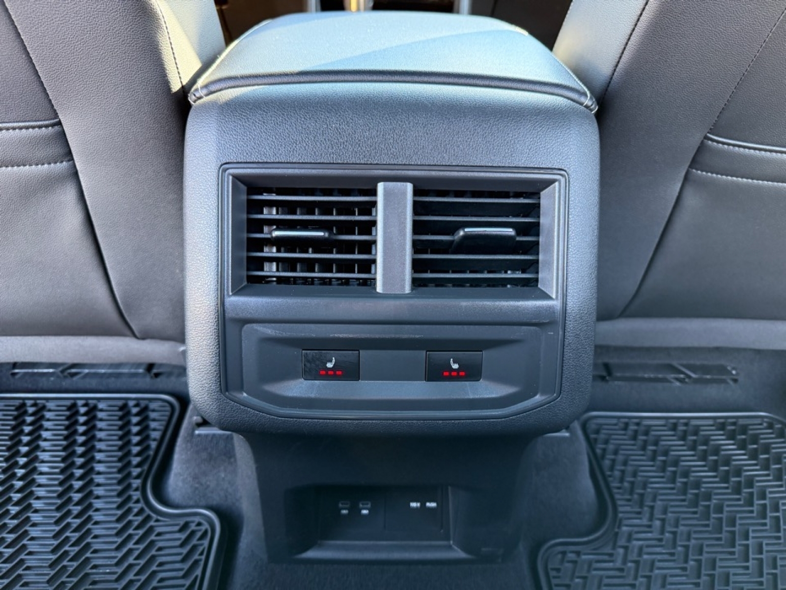 2022 Volkswagen Atlas Cross Sport 3.6L V6 SEL Premium R-Line, 39252, Photo