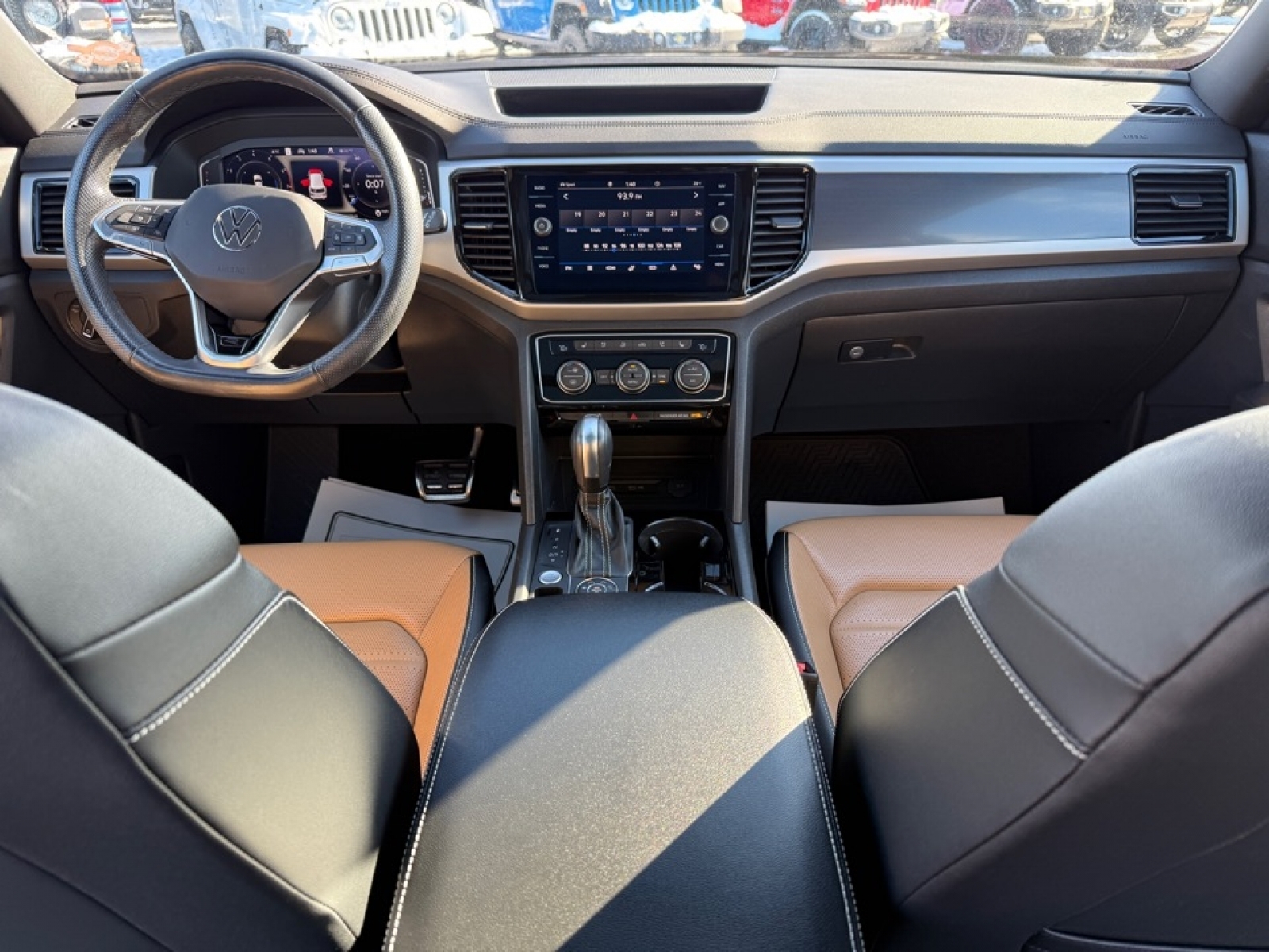 2022 Volkswagen Atlas Cross Sport 3.6L V6 SEL Premium R-Line, 39252, Photo