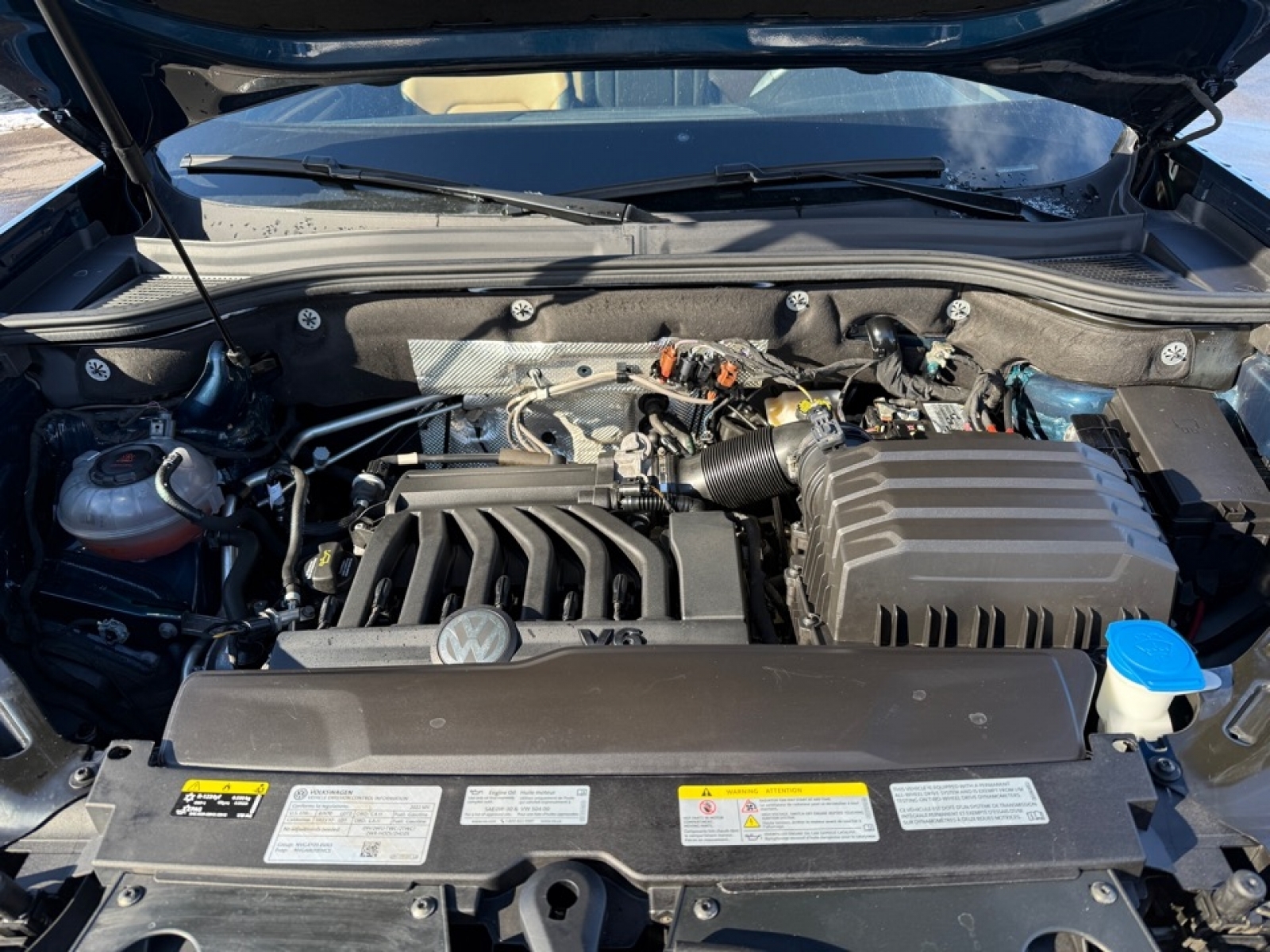 2022 Volkswagen Atlas Cross Sport 3.6L V6 SEL Premium R-Line, 39252, Photo