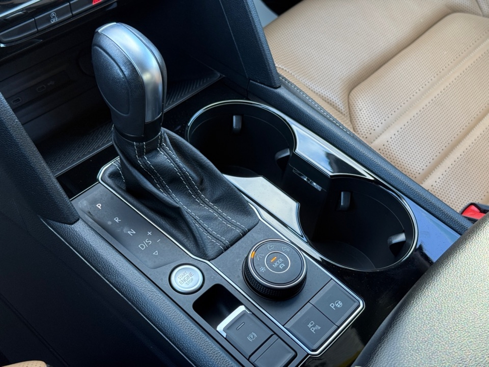 2022 Volkswagen Atlas Cross Sport 3.6L V6 SEL Premium R-Line, 39252, Photo