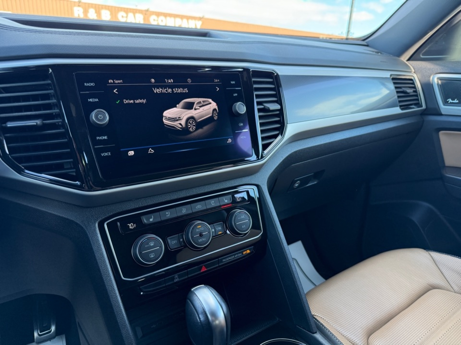 2022 Volkswagen Atlas Cross Sport 3.6L V6 SEL Premium R-Line, 39252, Photo