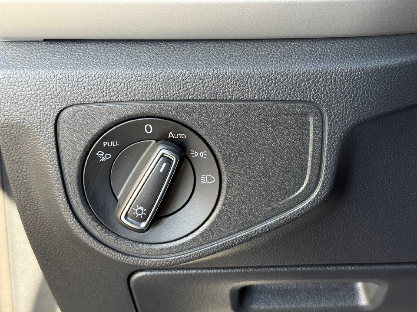 2022 Volkswagen Atlas Cross Sport 3.6L V6 SEL Premium R-Line, 39252, Photo