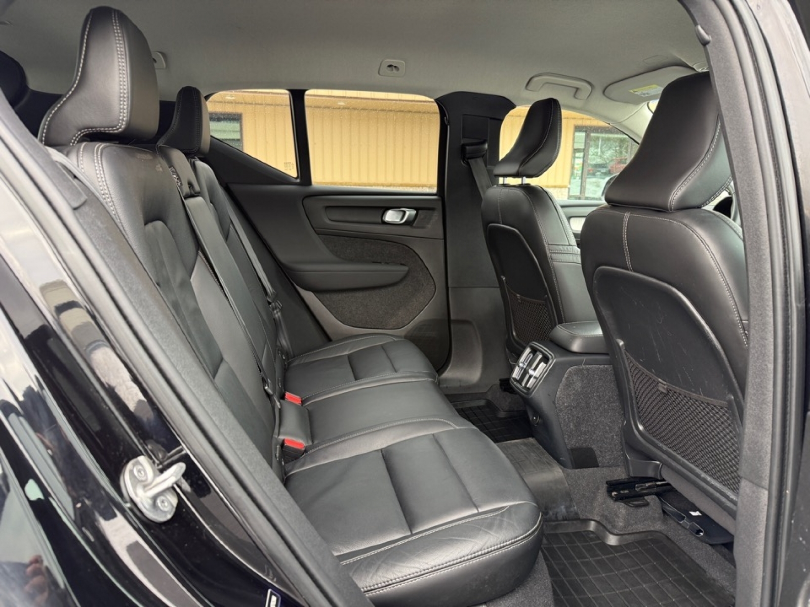 2022 Volvo XC40 T5 Momentum, 39259, Photo