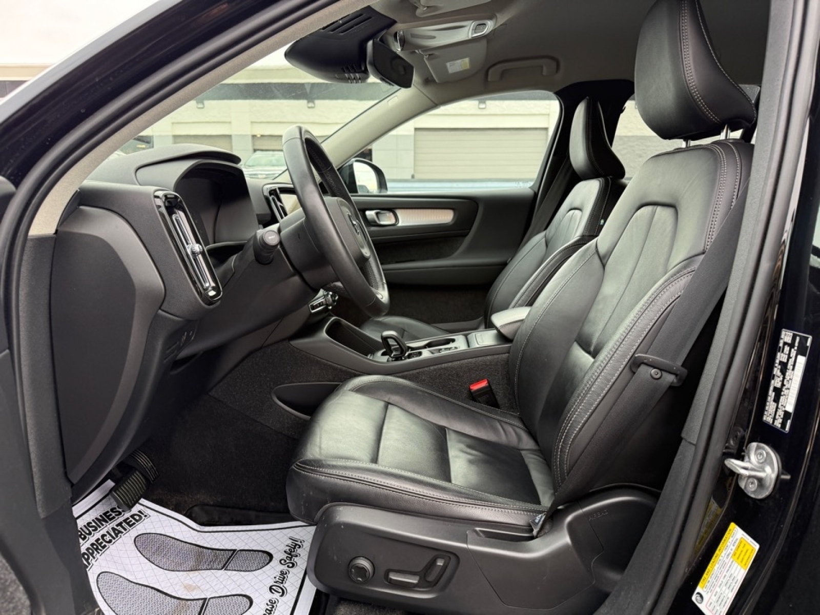 2022 Volvo XC40 T5 Momentum, 39259, Photo