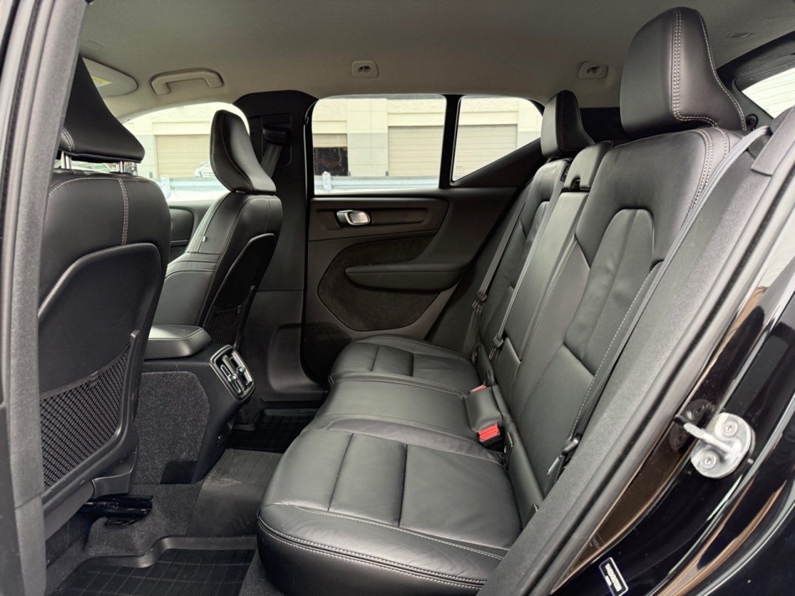 2022 Volvo XC40 T5 Momentum, 39259, Photo