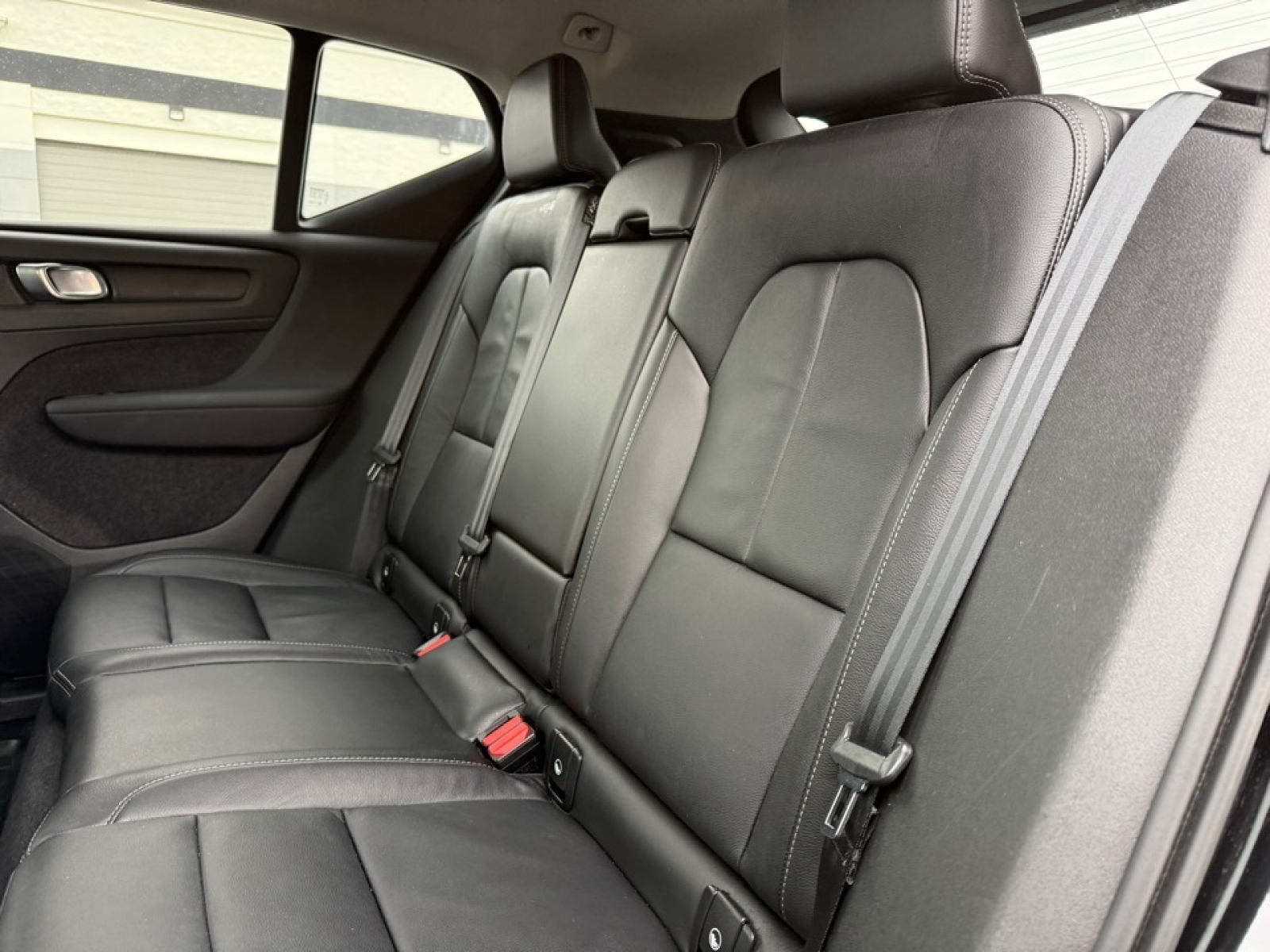 2022 Volvo XC40 T5 Momentum, 39259, Photo