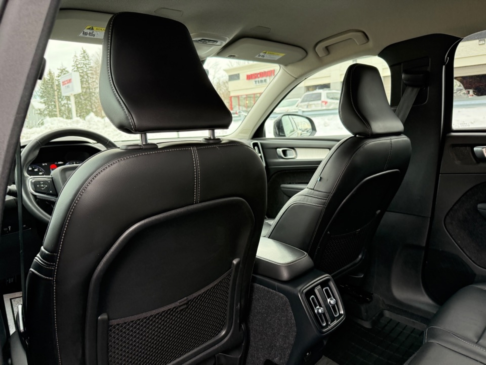 2022 Volvo XC40 T5 Momentum, 39259, Photo