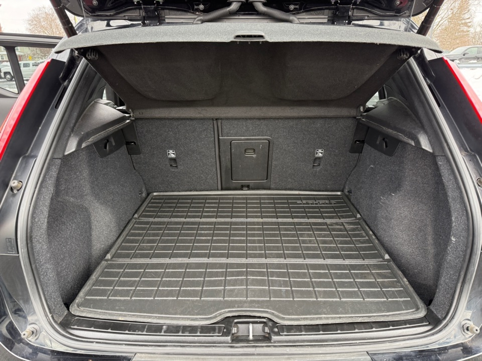 2022 Volvo XC40 T5 Momentum, 39259, Photo