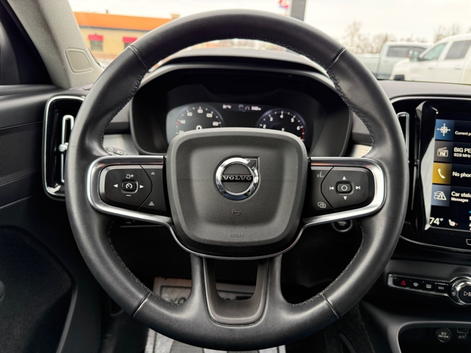 2022 Volvo XC40 T5 Momentum, 39259, Photo