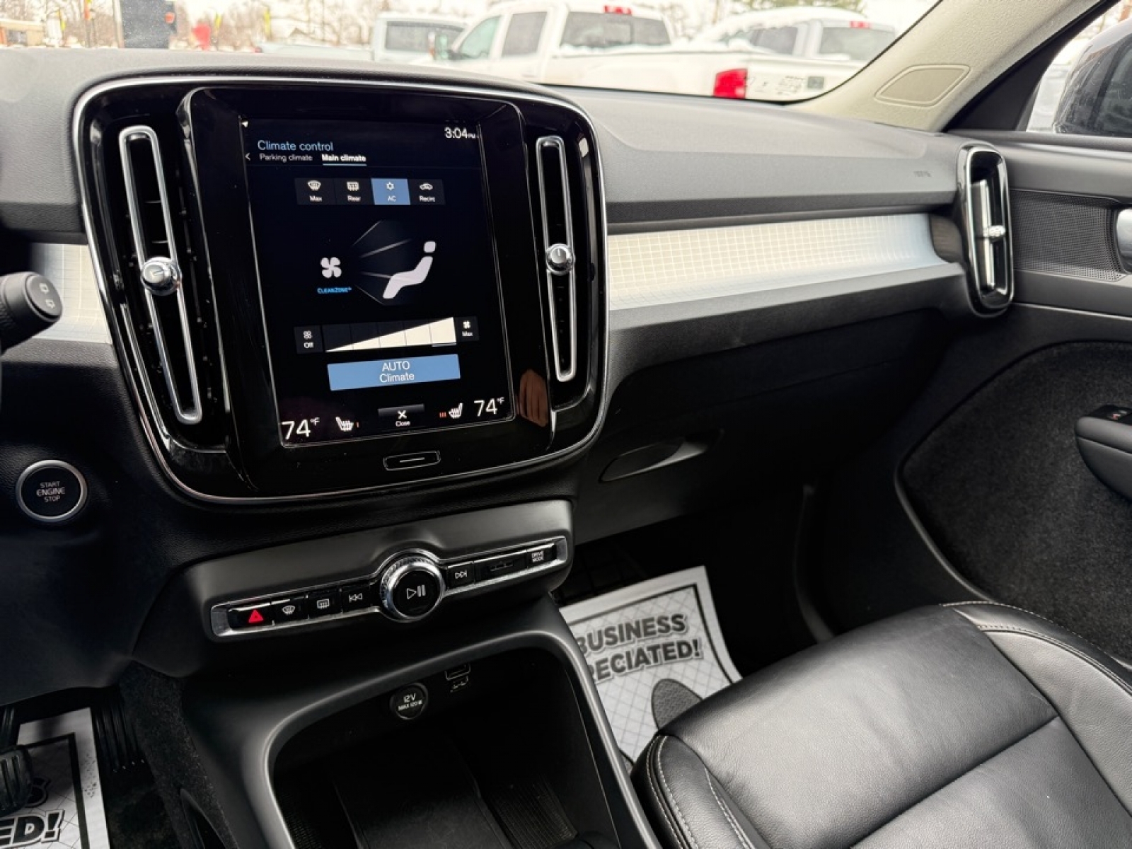 2022 Volvo XC40 T5 Momentum, 39259, Photo