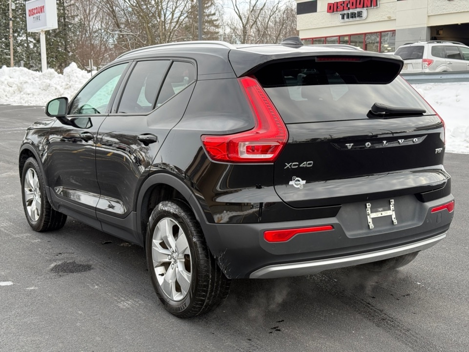 2022 Volvo XC40 T5 Momentum, 39259, Photo